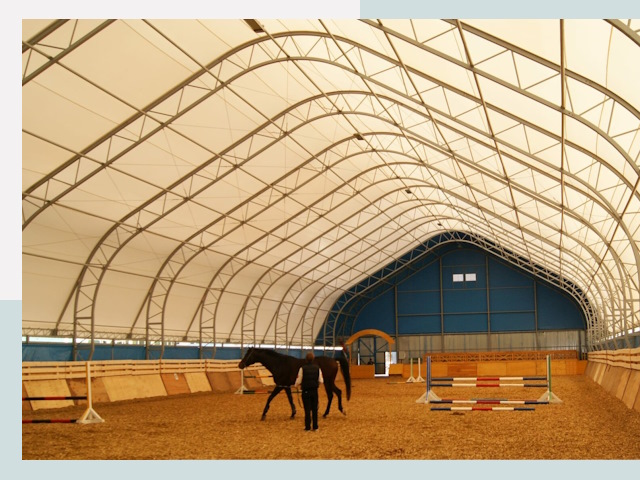 Строительство конных манежей в Красном Сулине